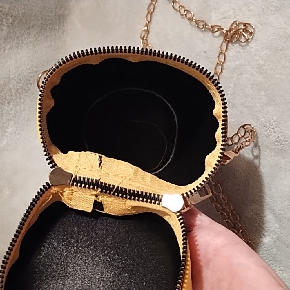 Novelty Purse.  NWOT - Picture 3 of 3
